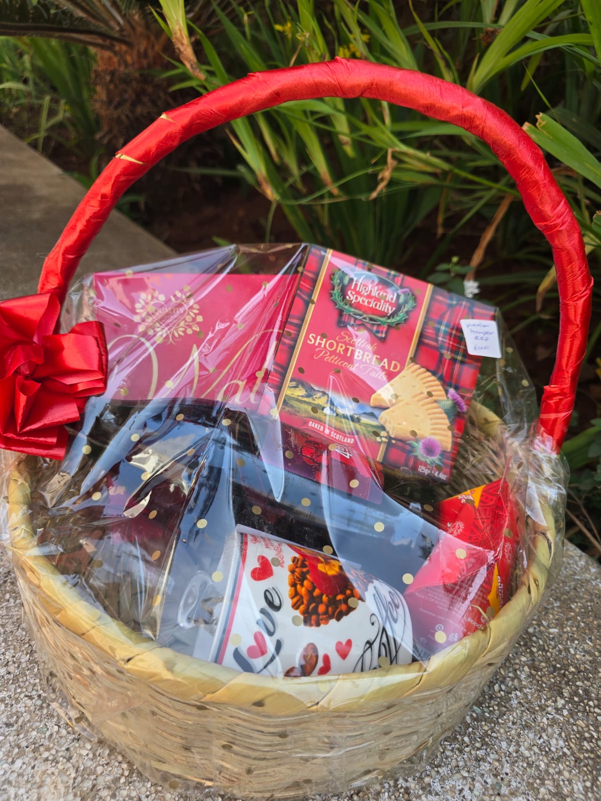 Gift hamper basket