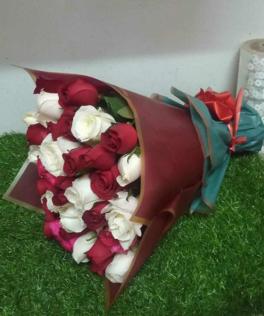 Happiness mixed roses